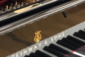 Neuer Konzertflügel im Musikschulhaus