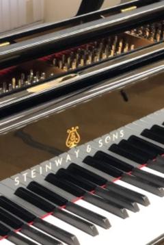 der neue Konzertflügel im Kammermusiksaal der Musikschule "Vicco von Bülow"