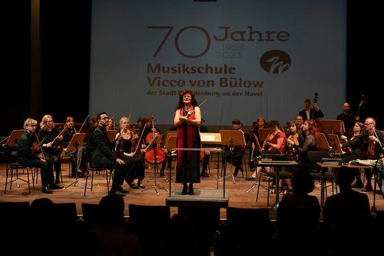Das Kammerorchester Vicconcerto unter Iris-Simone Au
