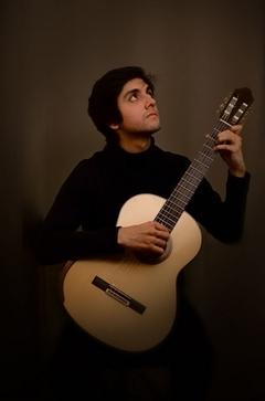 Der Gitarrist Oscar Ramirez Santillan