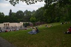 das wunderschöne Ambiente der Freilichtbühne lud den ganzen Nachmittag  zum Relaxen und Lauschen ein