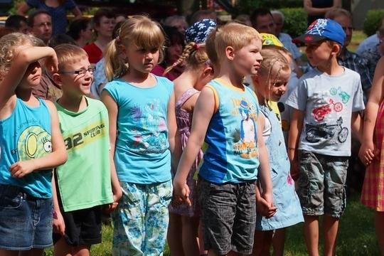 Kinder beim Singen