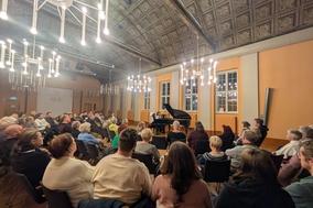 Gut gefüllt: Der Rolandsaal – ein Ort für Kultur in Brandenburg