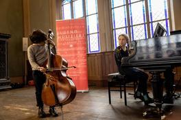 Klavier und Kontrabass in der Domaula