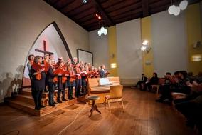 Der Extra Chor unter der Leitung von Karsten Drewing in der Hofkirche bei der ersten Vokalnacht in Brandenburg an der Havel